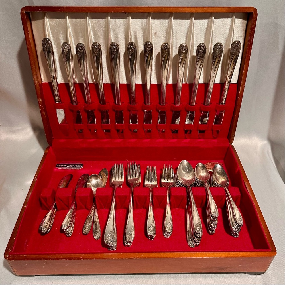 50s Silver-plated Daffodil Pattern Cutlery Set 12 in Wooden Case